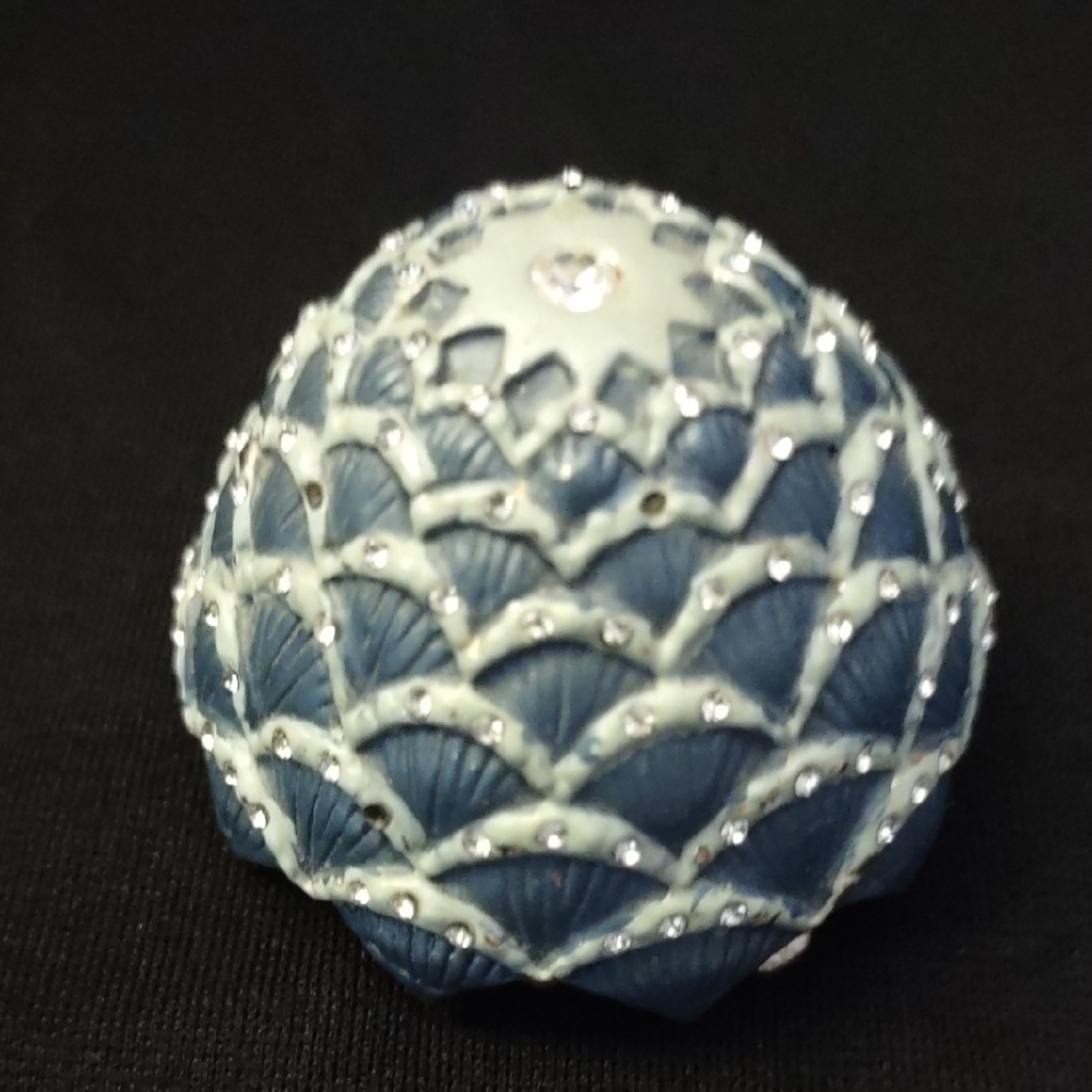 Elegant Blue and Gold Decorative Trinket Box Egg with Magnetic Closure - Picture 7 of 10
